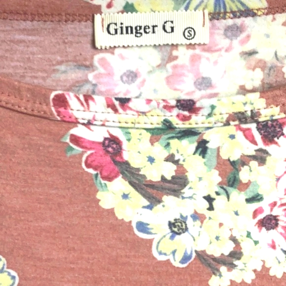Ginger G Floral Top with Ruffle Sleeves Size Small - Picture 2 of 5